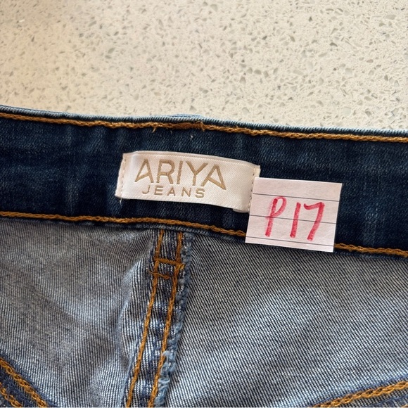 Ariya Jeans Shorts Distressed Raw Frayed Hem Womens Size 13 / 31 Stretch Denim - Picture 15 of 15